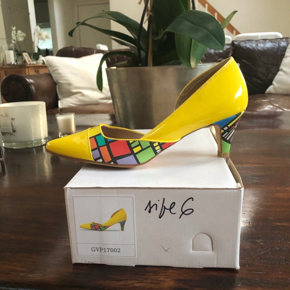 Yellow Patent Pointed-Toe Low Heel with Colorblock Mosaic Accent Grape Vine